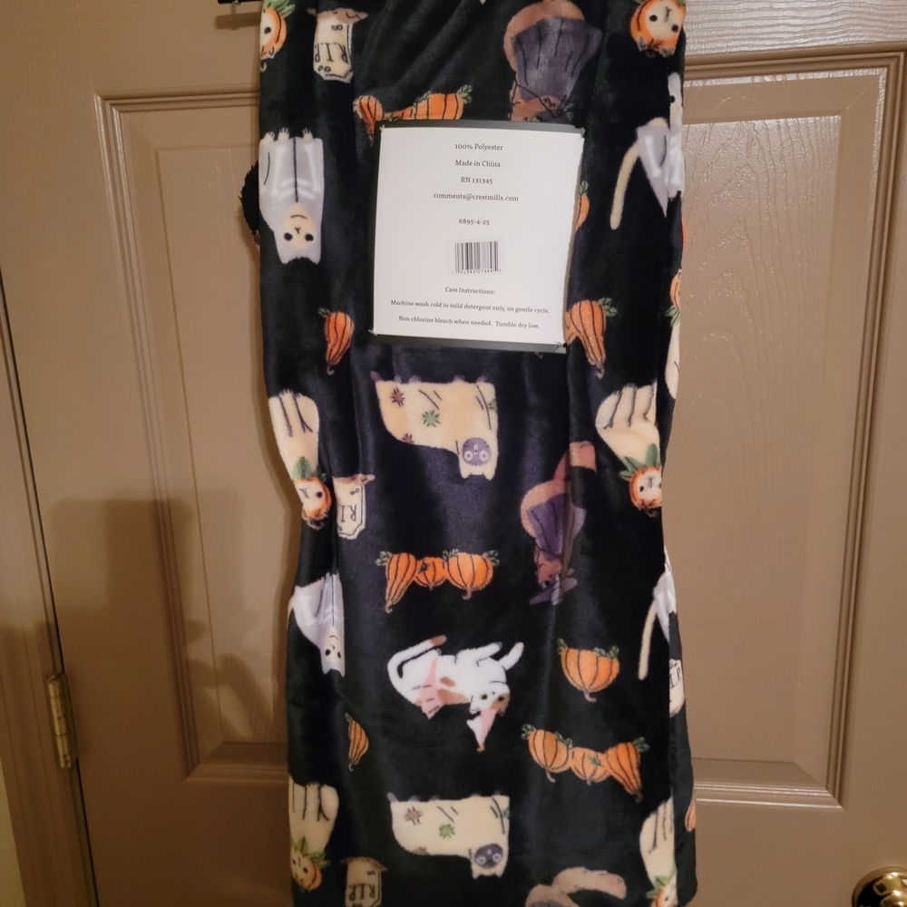Halloween Cat Plush Throw with Cozy Socks Sets - Black & Orange - Picture 2 of 2